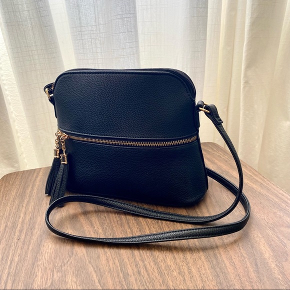 [ Sold ] NWOT Black Crossbody Purse - Picture 1 of 9